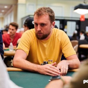 wsop 2022 main event day 2abc sees gavin munroe top a million chips riess and mckeehen both survive